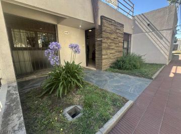 Casa · 164m² · 6 Ambientes · 1 Cochera · Hermosa Casa C/ 3 Dorm. en Rio Cuarto
