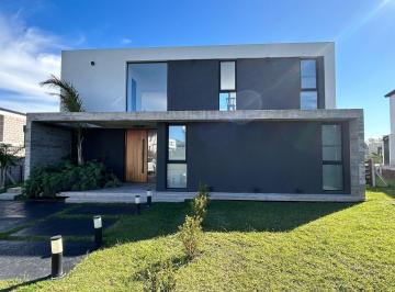 Casa · 290m² · 4 Ambientes · Casa en Rumenco