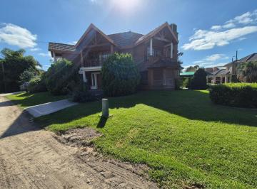 Casa · 260m² · 5 Ambientes · 4 Cocheras · Casa en Venta Las Lajas
