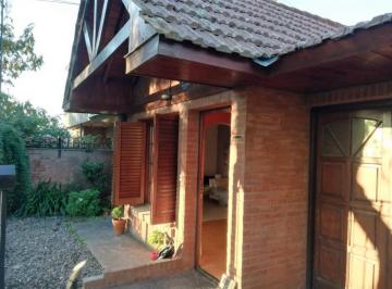Casa · 95m² · 3 Ambientes · 1 Cochera · Casa en Los Pinares