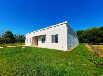 Casa · 188m² · 5 Ambientes · Casa en Venta - 3 Dorm. 4 Baños - 1.058 m² - Campana