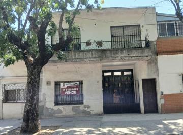Casa · 261m² · 6 Ambientes · Casa Sobre Lote Propio - Barracas
