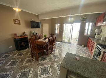 PH · 150m² · 5 Ambientes · 1 Cochera · PH Al Frente de 4 Dorm., Garaje y Patio en Calle 19 E/ 72 y 73