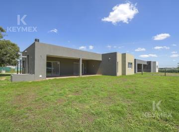 Casa · 136m² · 5 Ambientes · 2 Cocheras · Casa de Diseño Racionalista en Una Planta a Estrenar - La Magdalena Barrio Cerrado - Canning