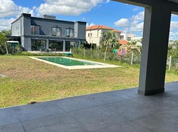 Casa · 286m² · 5 Ambientes · 4 Cocheras · Casa Chalet en Venta en Altos de Campo Grande, Pilar, G. B. a. Zona Norte
