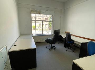Oficina comercial · 270m² · 7 Ambientes · Oficina en Alquiler - 6 Despachos 2 Baños - 270 m² - Monserrat