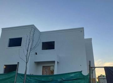 Casa · 175m² · 1 Cochera · Casa en Venta en Monet Barrio Privado, Campana, G. B. a. Zona Norte