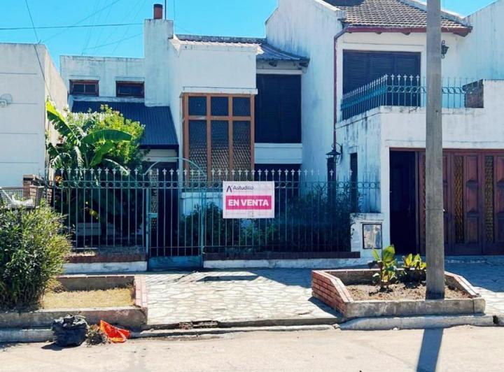 Casa · 200m² · 4 Dormitorios · 1 Cochera