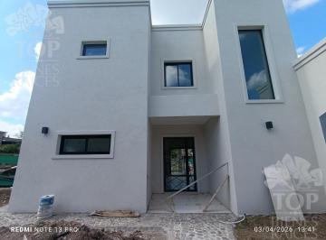 Casa · 180m² · 6 Ambientes · 3 Cocheras · Casa en Dos Plantas en San Matias