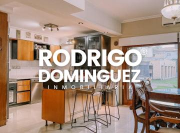 Casa · 250m² · 4 Ambientes · 2 Cocheras · Casa Chalet en Venta en Banfield, Lomas de Zamora, G. B. a. Zona Sur