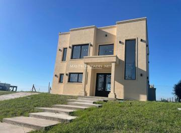 Casa · 152m² · 4 Ambientes · 2 Cocheras · Casa en Venta en Santa Clara Al Sur Canning