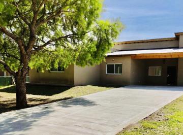 Casa · 150m² · 5 Ambientes · 4 Cocheras · Casa en Estancia Smithfield