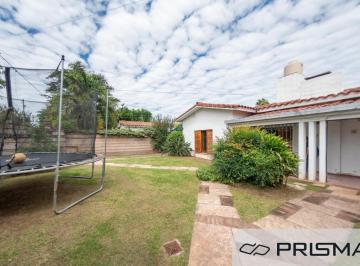 Casa · 284m² · 7 Ambientes · 2 Cocheras · Casa - 3 Dorm - Cerro de Las Rosas