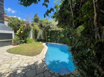 Casa · 275m² · 6 Ambientes · 1 Cochera · Venta Casa 6 Amb. Parrilla. Pileta en Barrio River.
