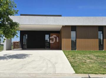 Casa · 154m² · 5 Ambientes · 2 Cocheras · Casa en Venta en Santa Lucia, Pilar del Este, Pilar