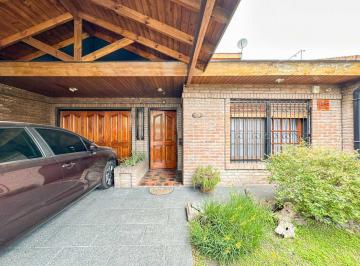 Casa · 202m² · 4 Ambientes · 3 Cocheras · Casa en Venta, Santos Lugares, 4 Ambientes, Parque