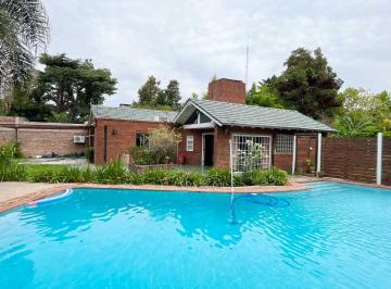 Quinta vacacional · 111m² · 3 Dormitorios · 8 Cocheras · Quinta C/amp Parque y Pileta Csa Princ y Csa Huesp