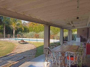 Quinta vacacional · 220m² · 4 Dormitorios · 2 Cocheras · Alquiler Casa Quinta 5 Amb con Pileta Lujan