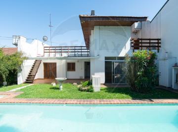 Casa · 150m² · 4 Ambientes · 2 Cocheras · Casa Venta Villa Elisa 3 Dorm. Apto Banco