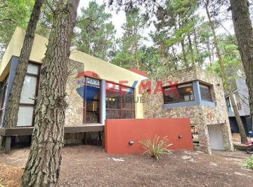 Casa · 150m² · 5 Ambientes · 1 Cochera · Casa Venta en Mar de Las Pampas
