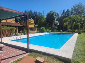 Casa · 166m² · 5 Ambientes · 2 Cocheras · Venta Casa 5 Amb C/pileta/quinch Chacras de Abbot