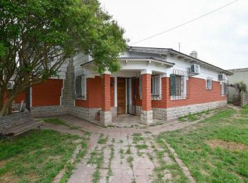 Casa · 114m² · 5 Ambientes · 1 Cochera · Casa en Venta Villa Elisa 3 Dorm.