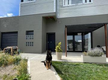 Casa · 146m² · 2 Ambientes · 1 Cochera · Casa Tipo Loft en Km3.