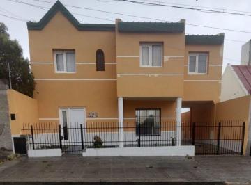 Casa · 195m² · 7 Ambientes · Casa + Taller Mecanico en Venta Barrio Pueyrredon
