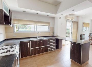 Casa · 121m² · 4 Ambientes · 2 Cocheras · Venta Casa 4amb Parrilla Quincho Berazategui
