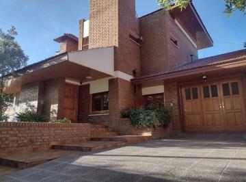Casa · 220m² · 11 Ambientes · 1 Cochera · Venta Casa Apta Crédito!