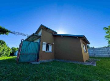 Casa · 100m² · 2 Ambientes · 2 Cocheras · Casa Venta Berisso Terreno Posible Apto Banco