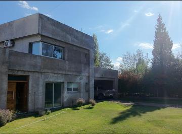 Casa · 272m² · 7 Ambientes · 2 Cocheras · Casa con Dos Cabañas