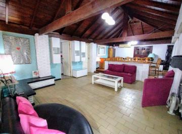 Quinta vacacional · 237m² · 4 Dormitorios · 2 Cocheras · Venta de Hermosa Quinta 5 Ambientes en Yeipora