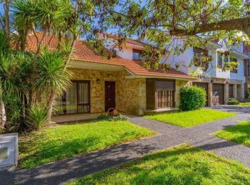 Casa · 426m² · 7 Ambientes · 2 Cocheras · Venta Casa 7 Amb Sobre 2 Lotes