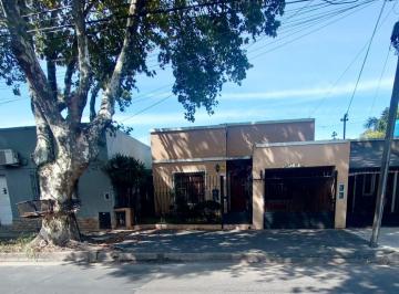 Casa de 4 ambientes, San Isidro · Casa en Lote Propio de 4 Ambientes Próxima a Av Centenario