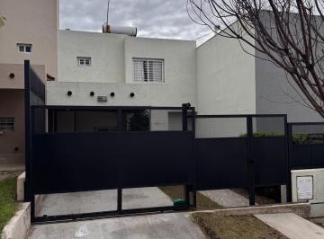 Casa de 3 ambientes, La Calera · Dúplex en Venta, Altos de Calera. Excelente Ubicación. Patio y Asador