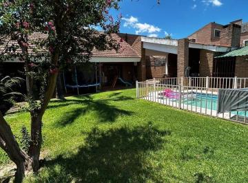 Casa · 272m² · 4 Ambientes · Venta Casa con Pileta y Gran Patio - Villa Belgrano Cod 4