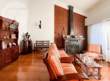 Casa · 121m² · 4 Ambientes · 1 Cochera · Nuevo Valor - Apto Crédito Hipotecario - Excelente Chalet 4 Ambientes en Ituzaingó Sur
