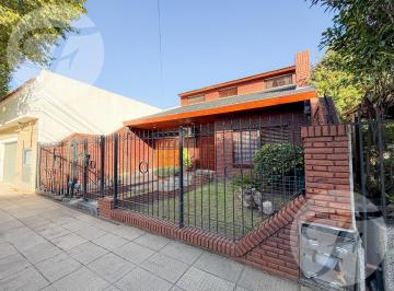 Casa · 121m² · 4 Ambientes · 1 Cochera · Nuevo Valor - Apto Crédito Hipotecario - Excelente Chalet 4 Ambientes en Ituzaingó Sur