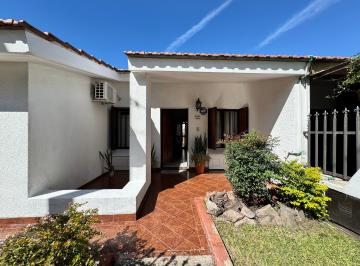 Casa de 4 ambientes, Córdoba · Propiedad 3 Dorm + Cochera y Dpto Independiente - Poeta Lugones