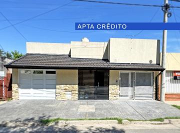 Casa · 275m² · 2 Dormitorios · 3 Cocheras · Casa en San Lorenzo