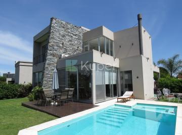 Casa · 207m² · 7 Ambientes · 2 Cocheras · Casa en Venta en Ayres Plaza, Pilar, G. B. a. Zona Norte