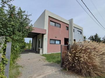 Casa · 65m² · 3 Ambientes · 2 Cocheras · Duplex Sobre Calle Oroná - Altos de San Carlos