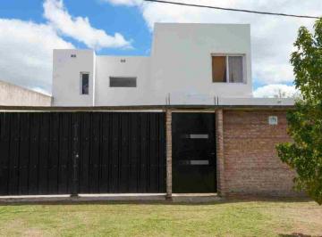 Casa · 140m² · 6 Ambientes · 1 Cochera · Se Vende Casa de Tres Dorm. en Reconquista