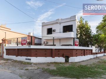Casa · 232m² · 5 Ambientes · 2 Cocheras · Casa en Bernal