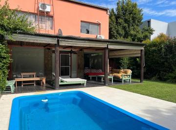 Casa · 150m² · 4 Ambientes · 4 Cocheras · Casa en Venta con Pileta Bº San Isidro Labrador, Villanueva