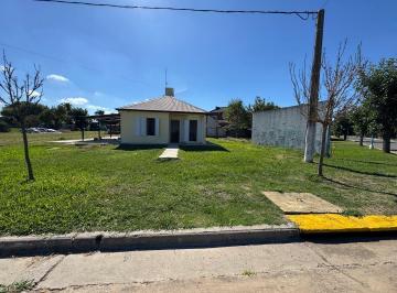 Casa · 63m² · 3 Dormitorios · 1 Cochera · Vendo Casa en Frente a La Plaza de Pronunciamiento, Entre Ríos.