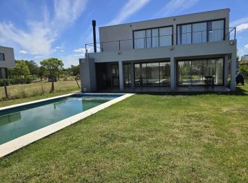 Casa · 210m² · 6 Ambientes · 2 Cocheras · Alquiler y Venta Casa Puertos del Lago con Pileta