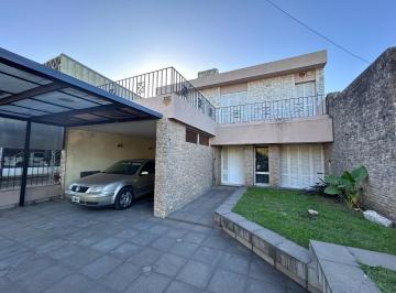 Casa · 166m² · 3 Ambientes · 2 Cocheras · Casilda, Buenos Aires 4000, Casa 3 Dorm., Cochera
