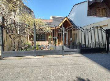 Casa · 155m² · 4 Ambientes · 1 Cochera · Casa - Wilde